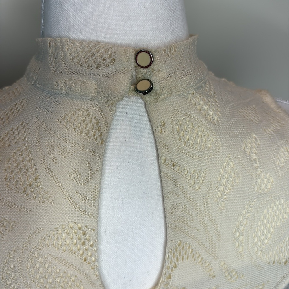 Papaya Elegant Cream Lace Sleeveless Keyhole Back Top. Medium. EUC - Picture 5 of 14